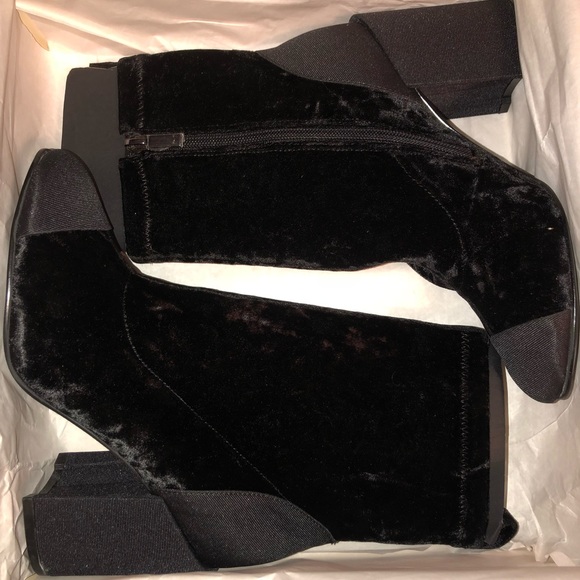 Marc Fisher ankle booties - Picture 1 of 1